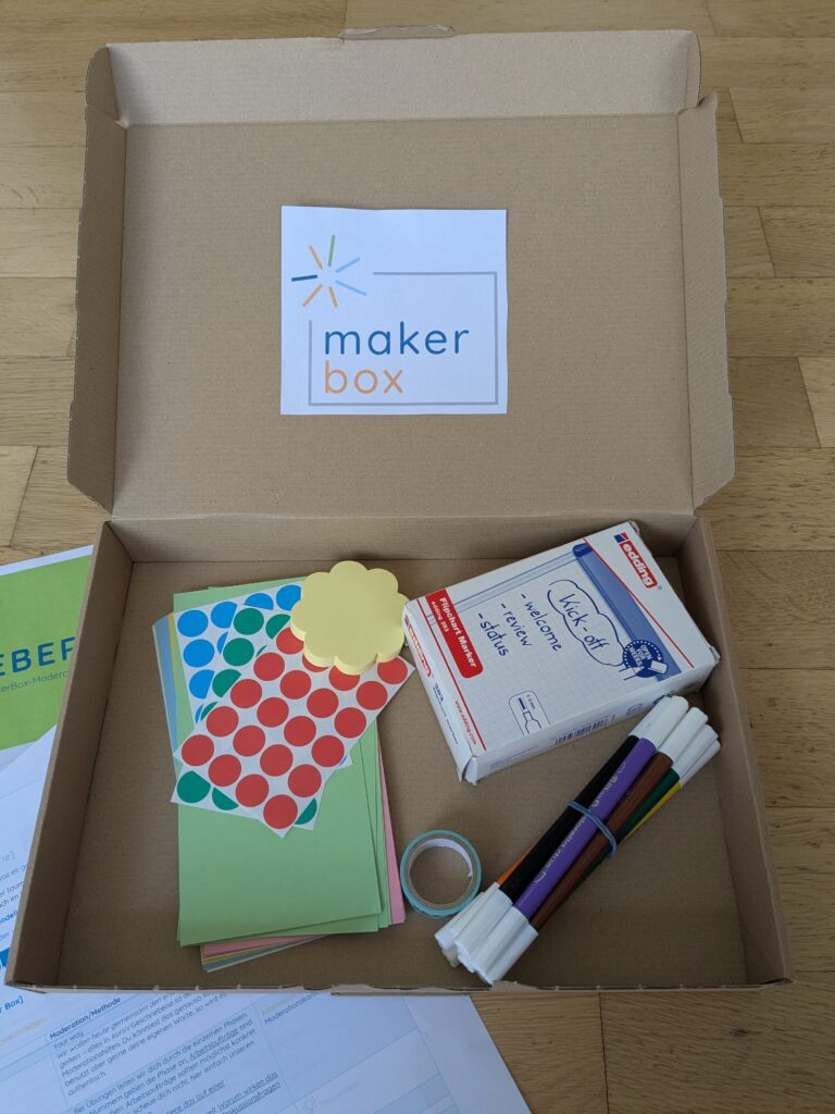geöffnete Box mit Verbrauchsmaterial